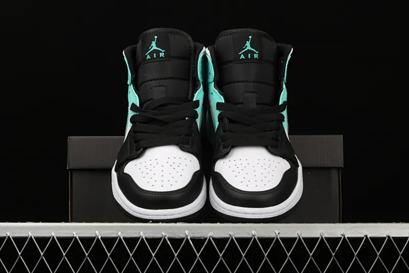 All categories Air Jordan Jordan series basketball shoes Air Jordan 1 Mid Air Jordan 1 Mid AJ1 Joe 1 black and white blue Zhongbang basketball shoes 554724-132